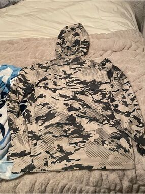 Huk Men's brand new Leeward lightweight fleece KC print hoodie
